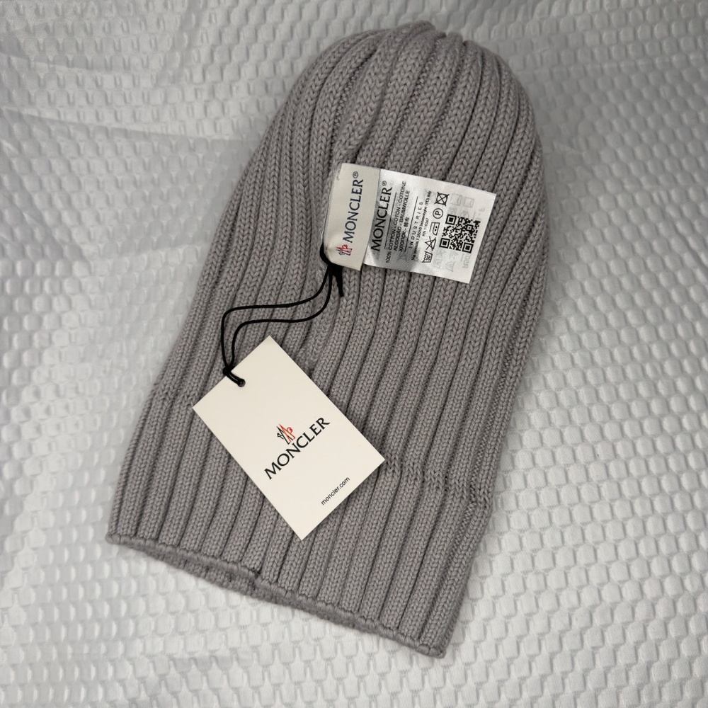 MONCLER WOMEN'S LIGHT GRAY RIBBED KNIT BEANIE W/ POM POM -SAME DAY SHIP - Picture 3 of 5